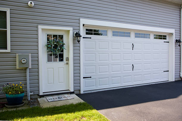 24/7 Emergency Garage Door Panel Replacement experts in Chesaning, MI